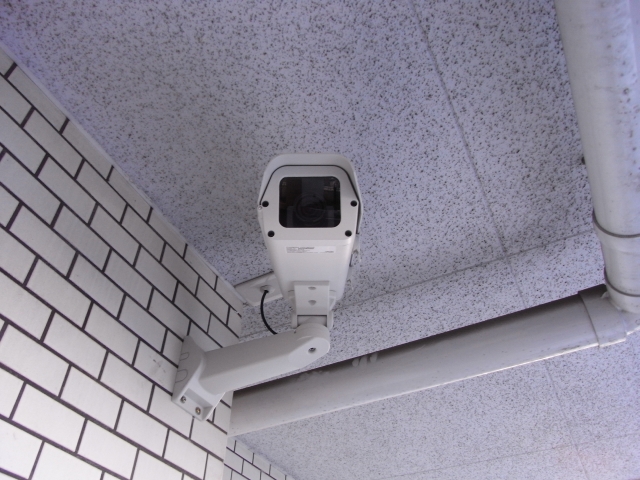 防犯カメラで貯金を守る