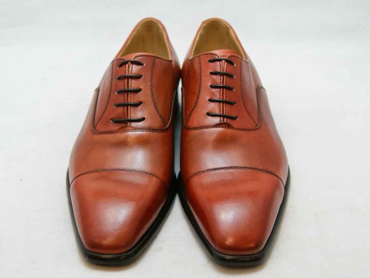 茶色の靴で面接に行くのはダメ？