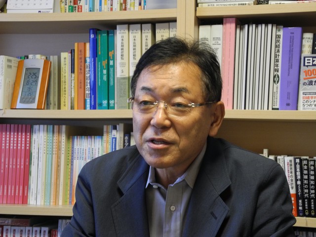 東谷暁は『エコノミストは信頼できるか』（2003年）においてエコノミスト25人を格付けしているが、武者をトップクラスのAaaと評価した。「IT革命騒動の際の的確な見通しには感嘆せざるを得ない」と解説。一方、『エコノミストを格付けする』（2009年）では、40人中最下位クラスのB3と評価。「ITバブル崩壊の際に、あれほど予想を的中させた武者氏が、今回のサブプライム問題では見る影もなく予想を外している。行う予想がほとんど裏目に出るというありさまだった」と解説した@wiki