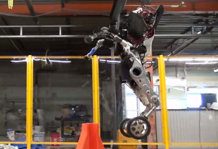 跳躍するロボット